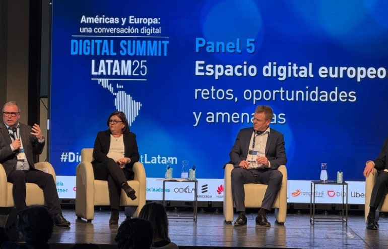 The image shows BEREC Chair 2025 Robert Mourik (ComReg, Ireland) on the stage during his panel session at the Digital Summit Latam 2025. The image shows also the other panelists.